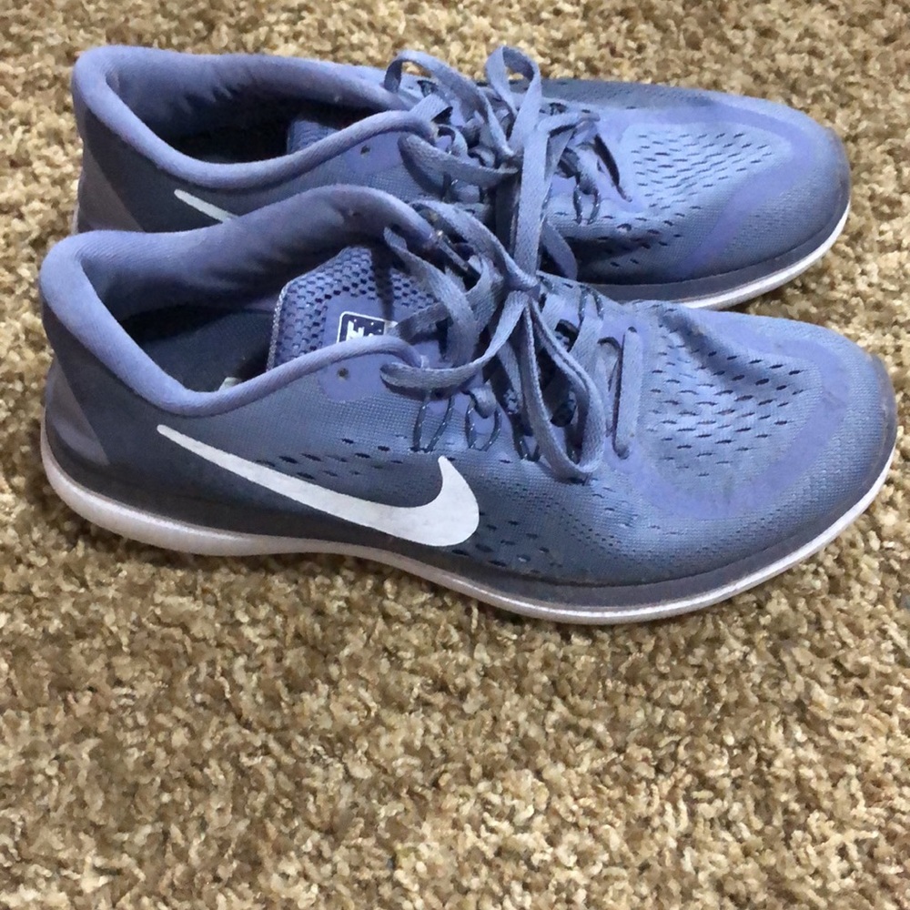 Woman’s size 9 flex run